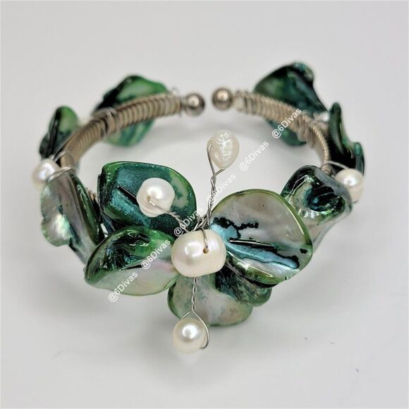 𝅺GREEN Sea Shell and Pearls Adjustable  Cuff Bracelet - Picture 1 of 9